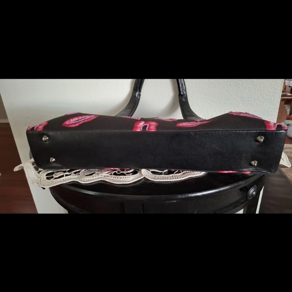Vintage 90's Y2K Cherry Print Purse In Black & Pink. Far Nine. Valentine Lips - Picture 3 of 6